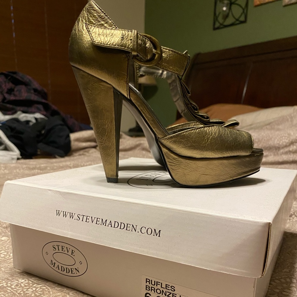 Leather Ruffle Platform Stiletto Heels - Picture 4 of 8